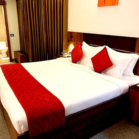 Hotel Thamburu International 特里凡得琅 外观 照片