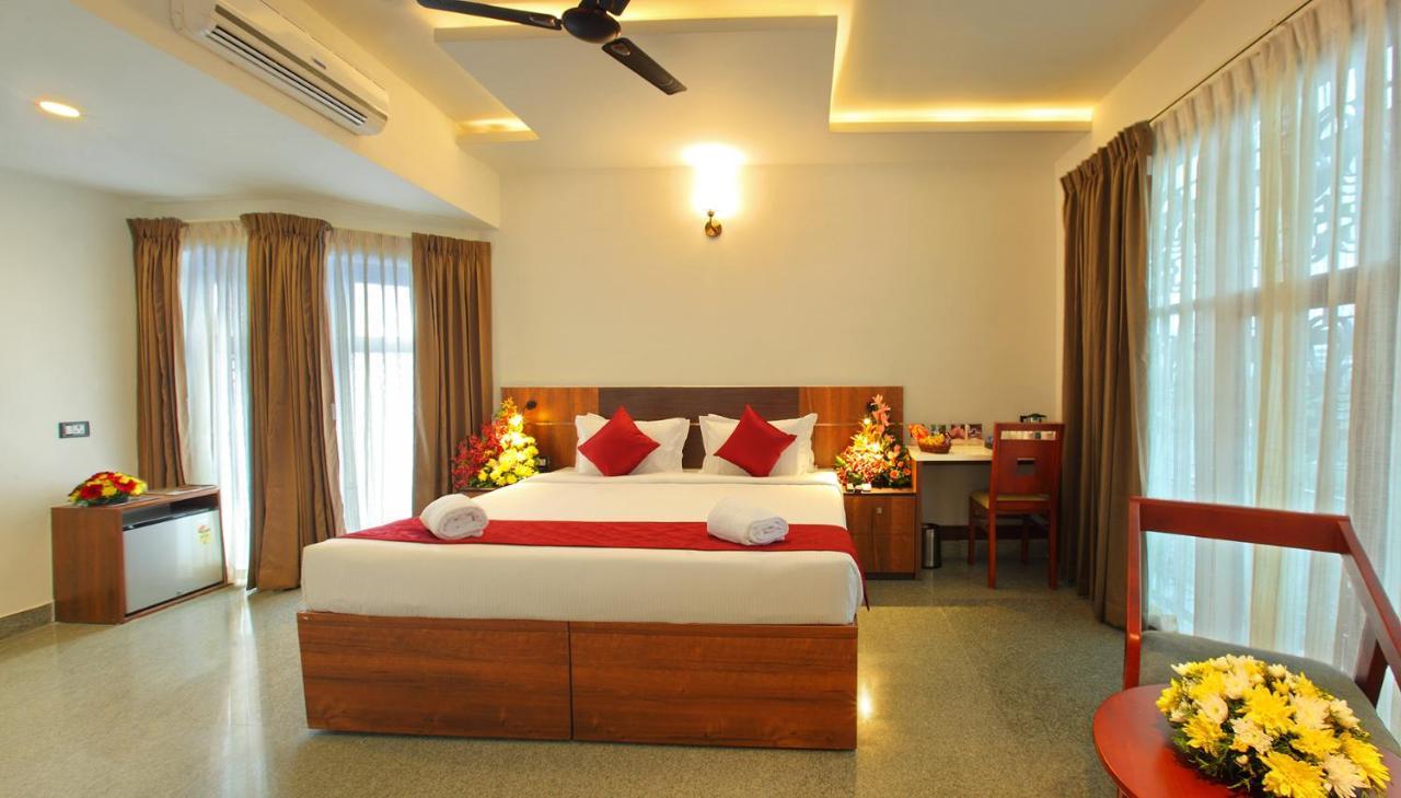 Hotel Thamburu International 特里凡得琅 外观 照片