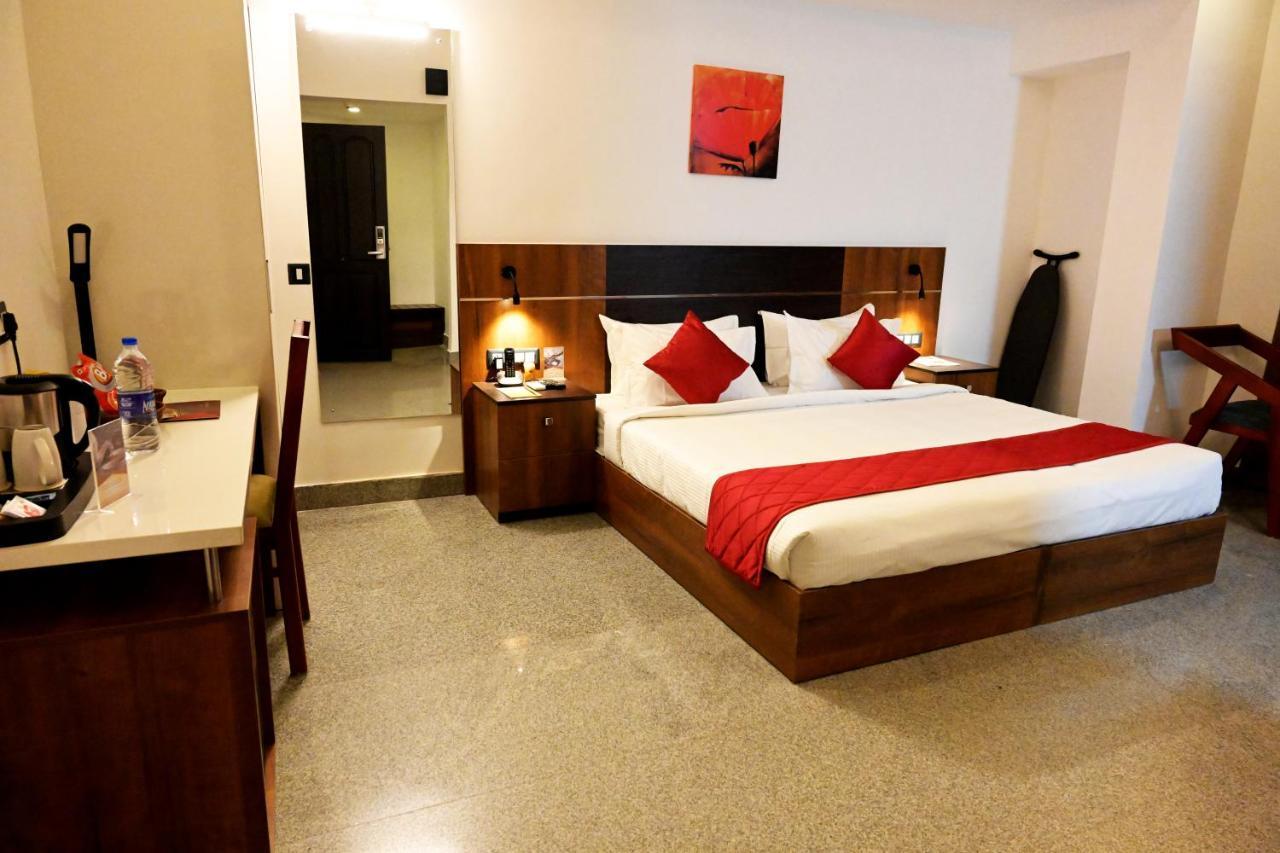 Hotel Thamburu International 特里凡得琅 外观 照片