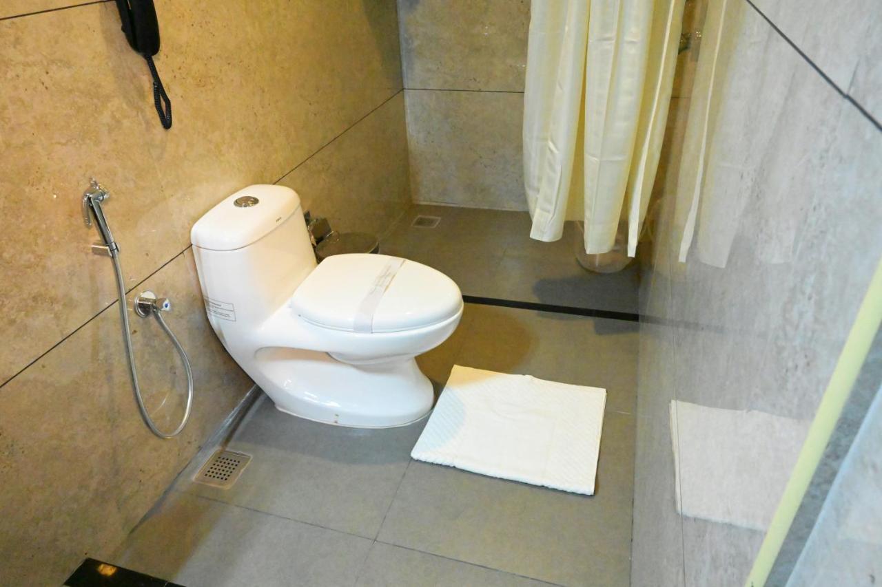 Hotel Thamburu International 特里凡得琅 外观 照片